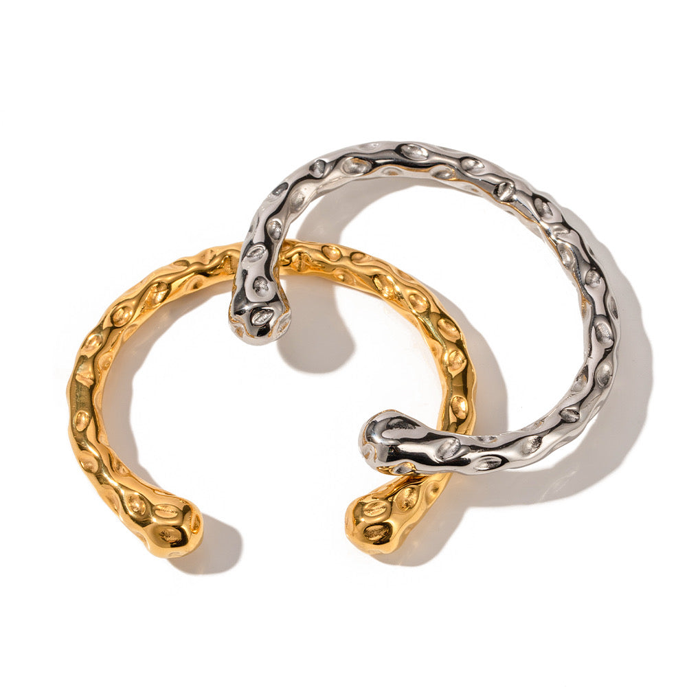 GABRIELA CUFF